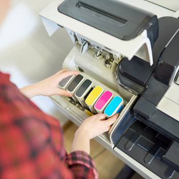 5 estrategias para ahorrar tinta al imprimir en el trabajo