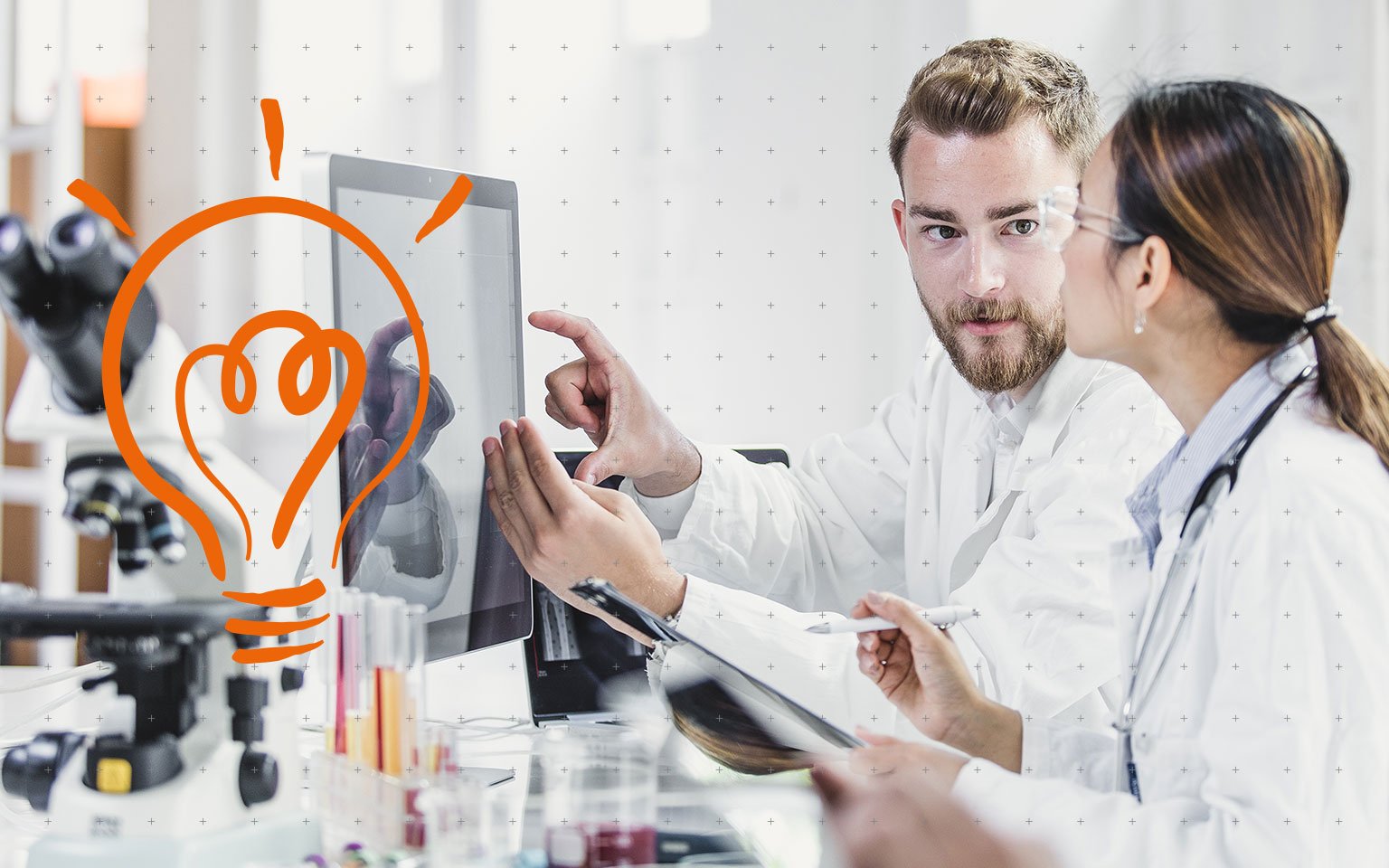 Cómo innovar en el día a día trabajadores mirando computadora